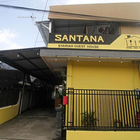 Super Oyo Capital O 2258 Santana Syariah Guest House 카르토수로 외부 사진