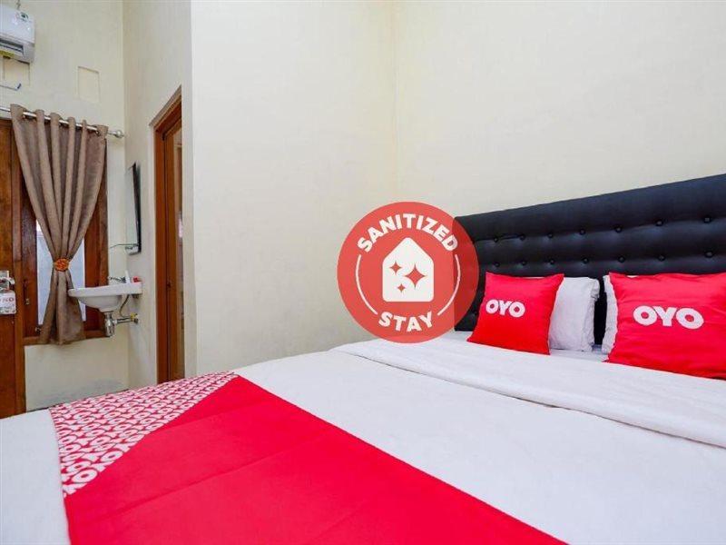 Super Oyo Capital O 2258 Santana Syariah Guest House 카르토수로 외부 사진