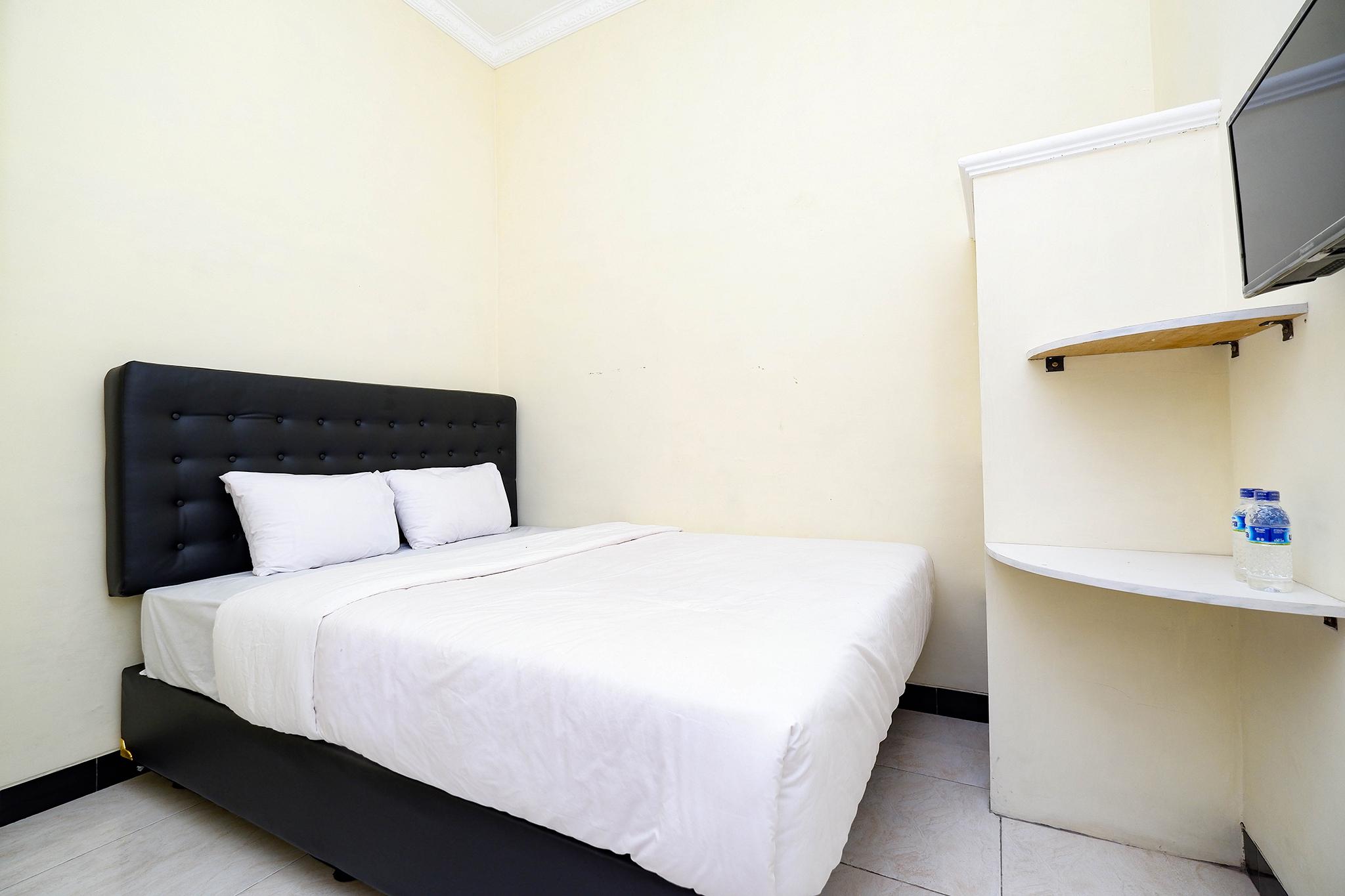 Super Oyo Capital O 2258 Santana Syariah Guest House 카르토수로 외부 사진