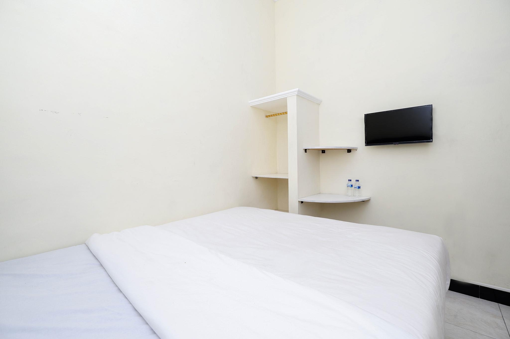 Super Oyo Capital O 2258 Santana Syariah Guest House 카르토수로 외부 사진