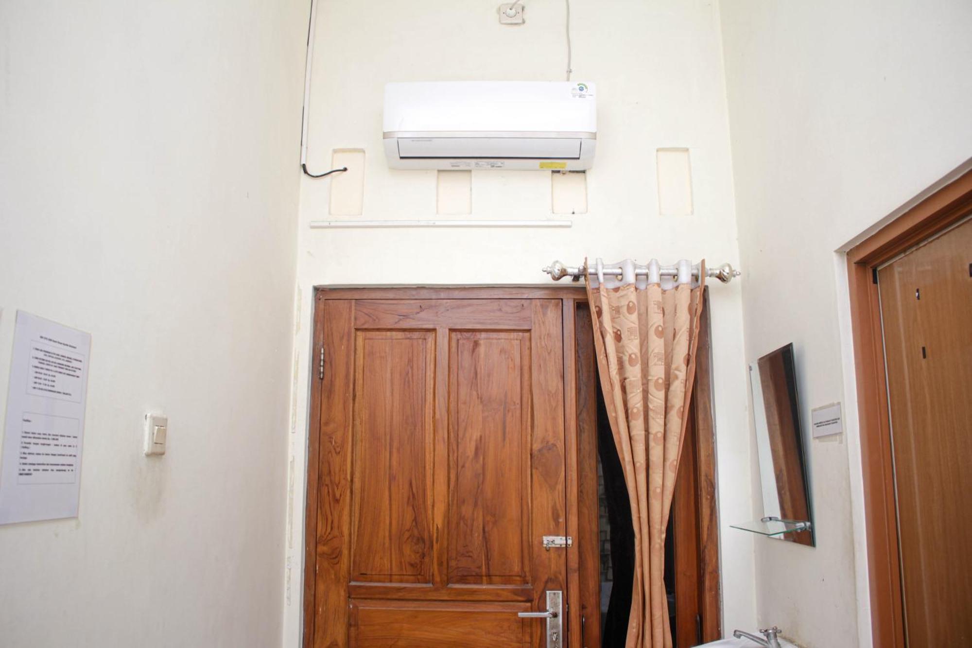 Super Oyo Capital O 2258 Santana Syariah Guest House 카르토수로 외부 사진