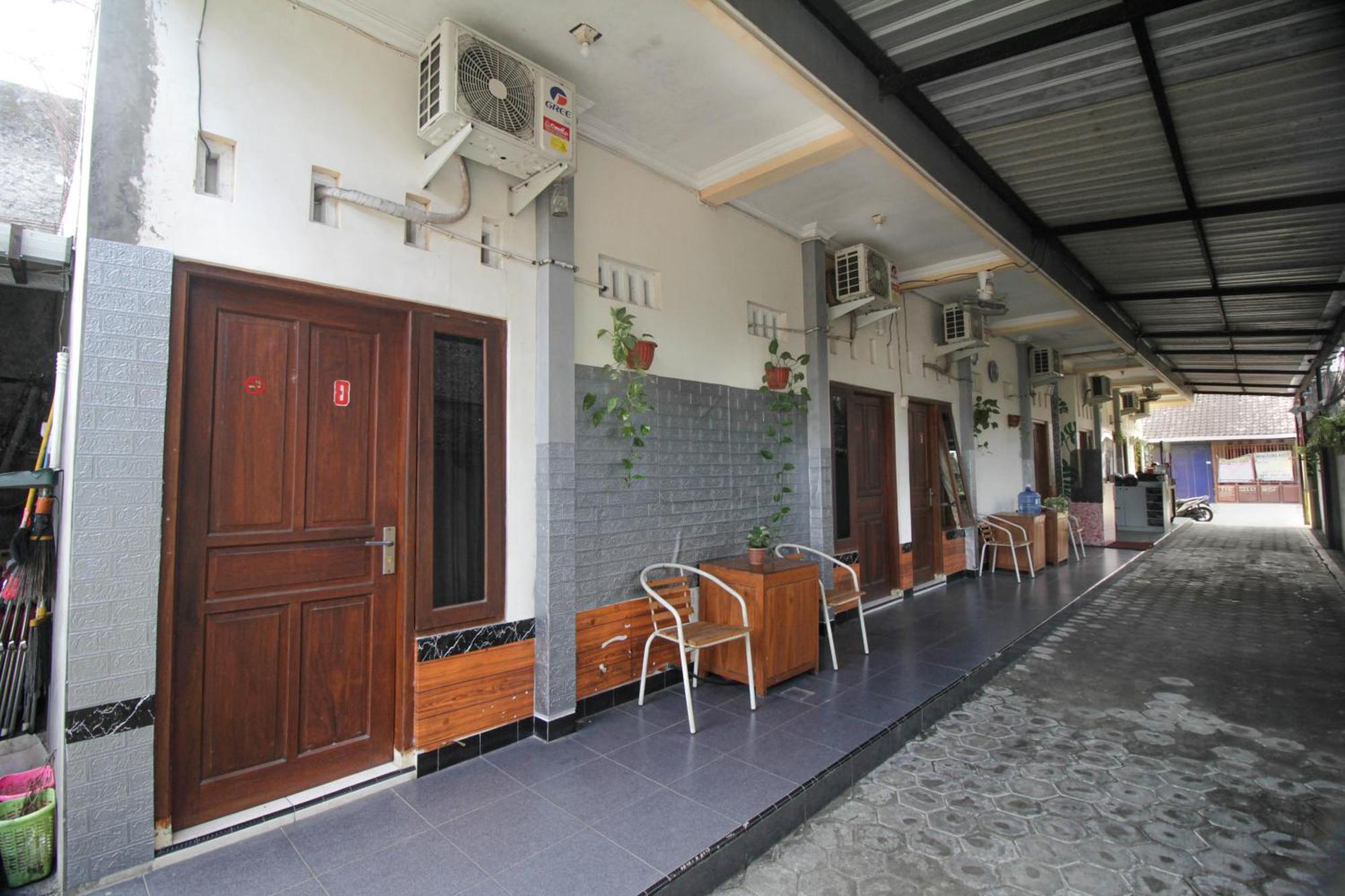 Super Oyo Capital O 2258 Santana Syariah Guest House 카르토수로 외부 사진