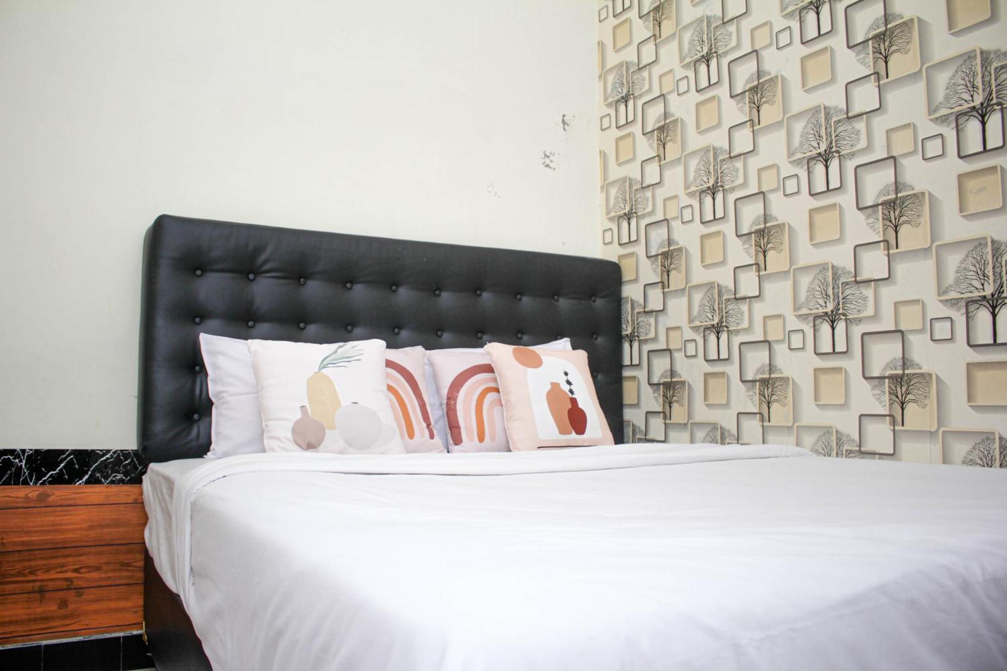 Super Oyo Capital O 2258 Santana Syariah Guest House 카르토수로 외부 사진