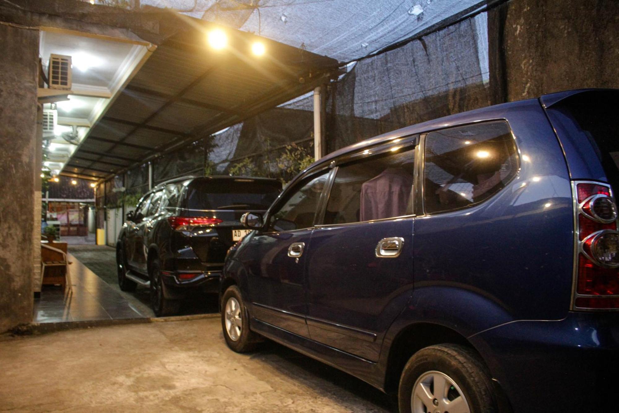 Super Oyo Capital O 2258 Santana Syariah Guest House 카르토수로 외부 사진