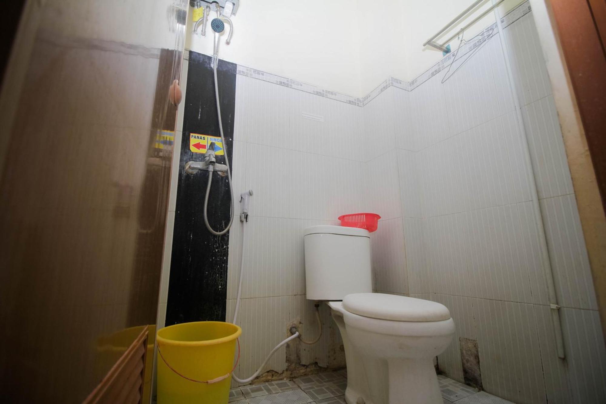 Super Oyo Capital O 2258 Santana Syariah Guest House 카르토수로 외부 사진