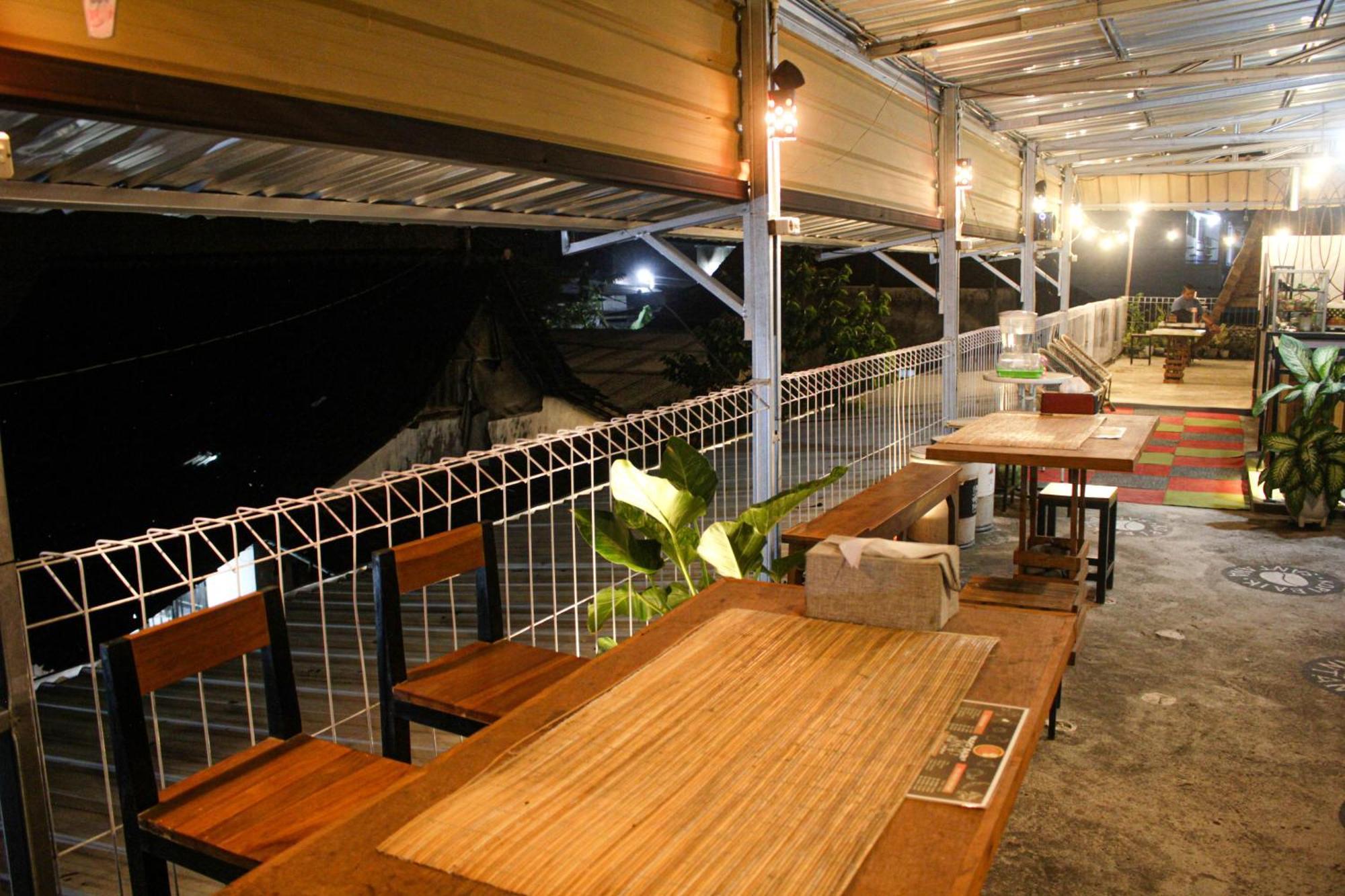 Super Oyo Capital O 2258 Santana Syariah Guest House 카르토수로 외부 사진