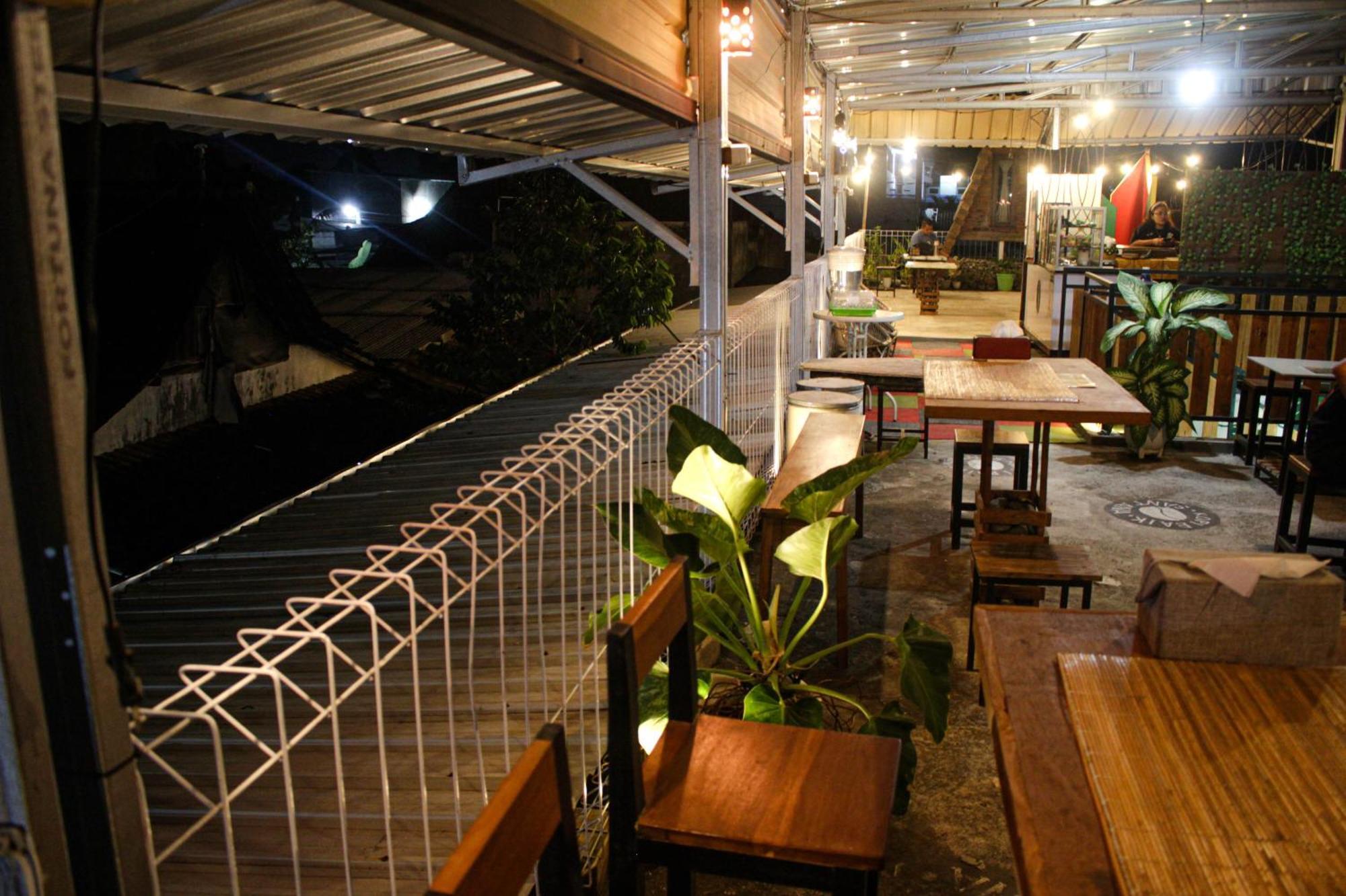 Super Oyo Capital O 2258 Santana Syariah Guest House 카르토수로 외부 사진