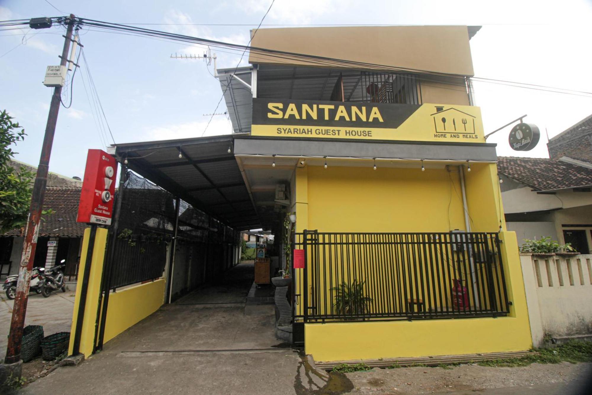 Super Oyo Capital O 2258 Santana Syariah Guest House 카르토수로 외부 사진