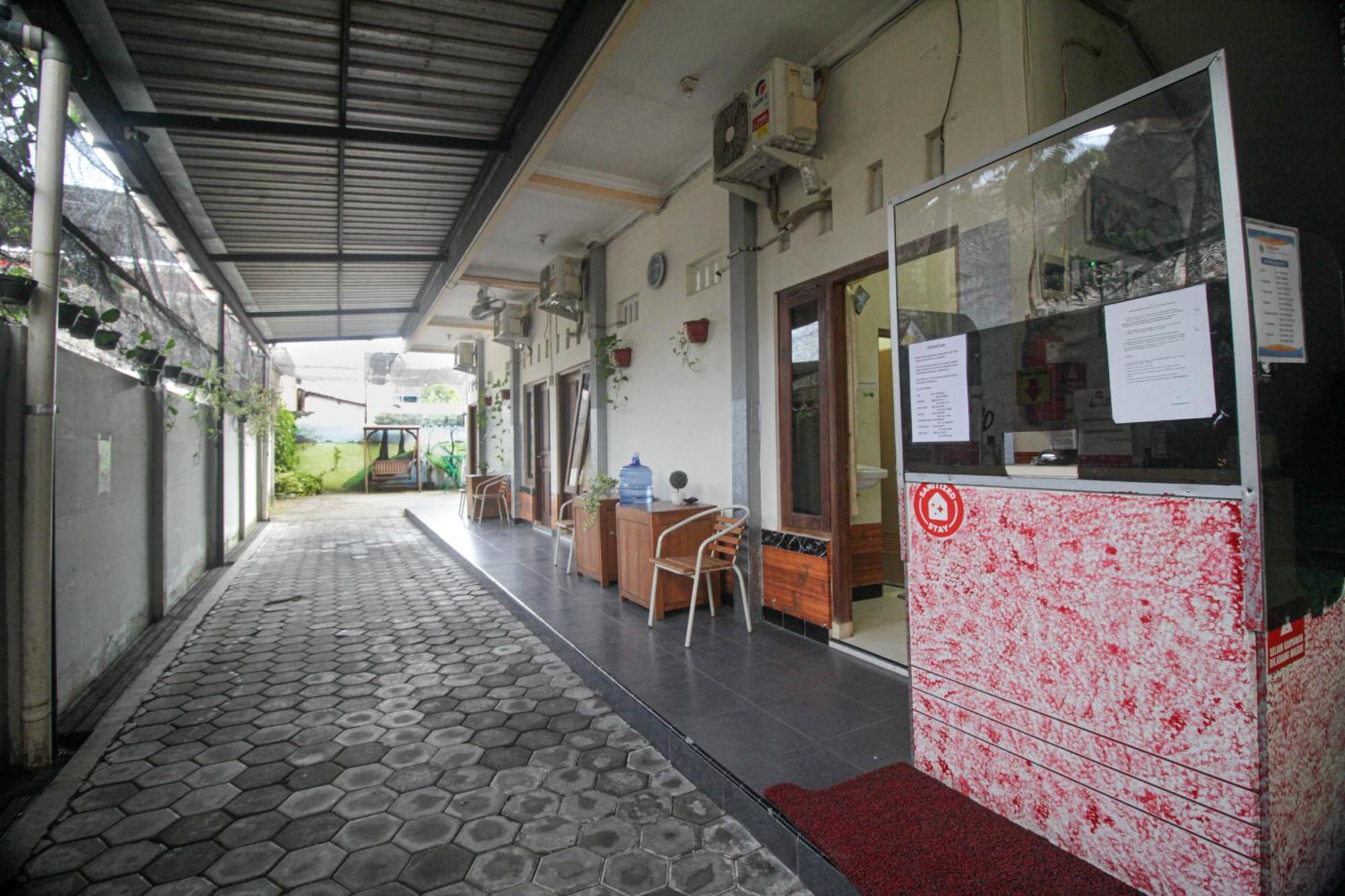 Super Oyo Capital O 2258 Santana Syariah Guest House 카르토수로 외부 사진