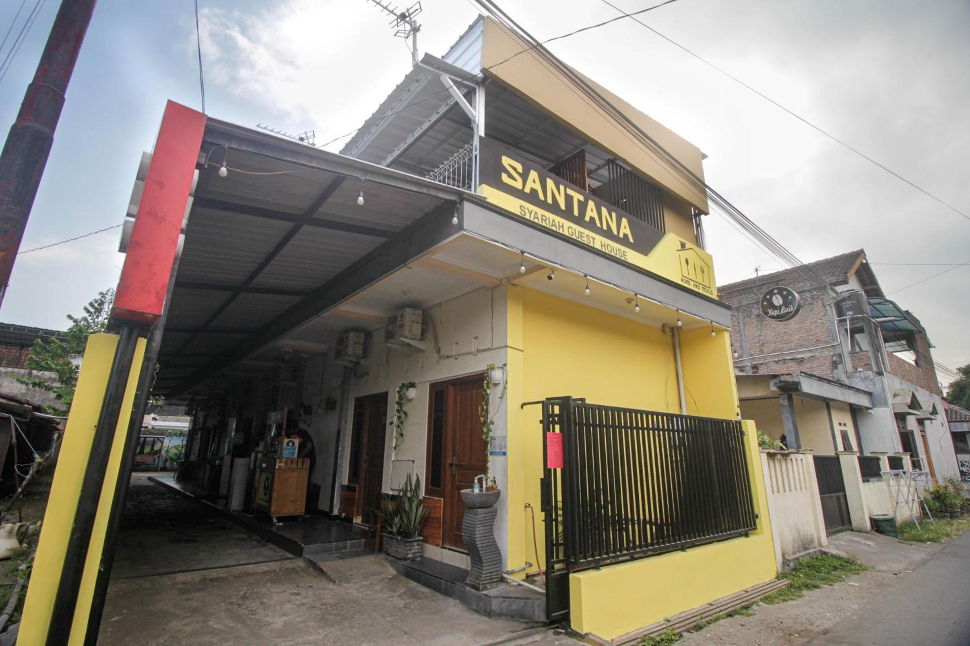 Super Oyo Capital O 2258 Santana Syariah Guest House 카르토수로 외부 사진