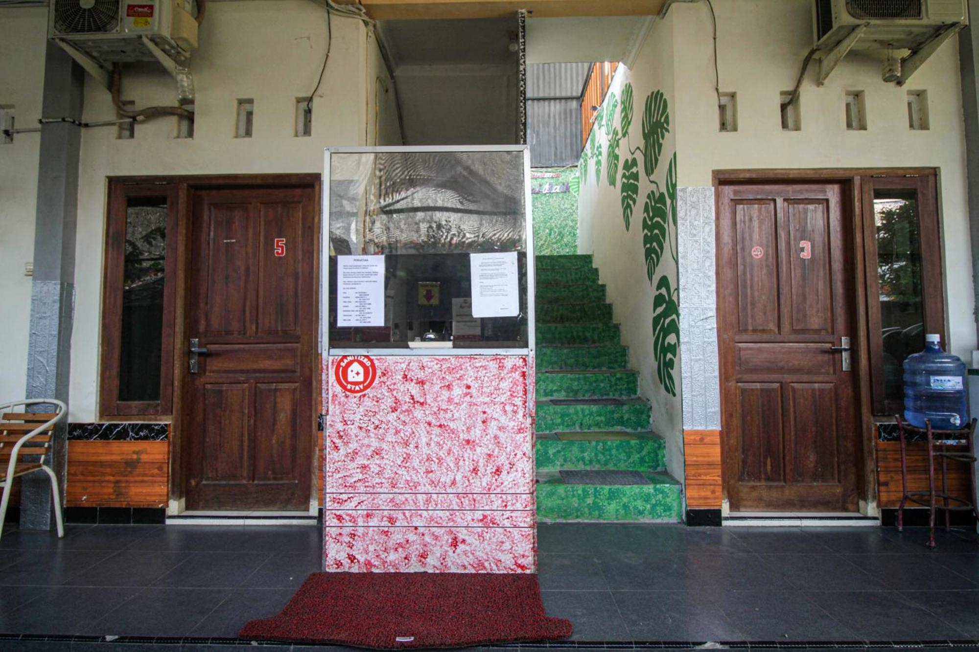 Super Oyo Capital O 2258 Santana Syariah Guest House 카르토수로 외부 사진